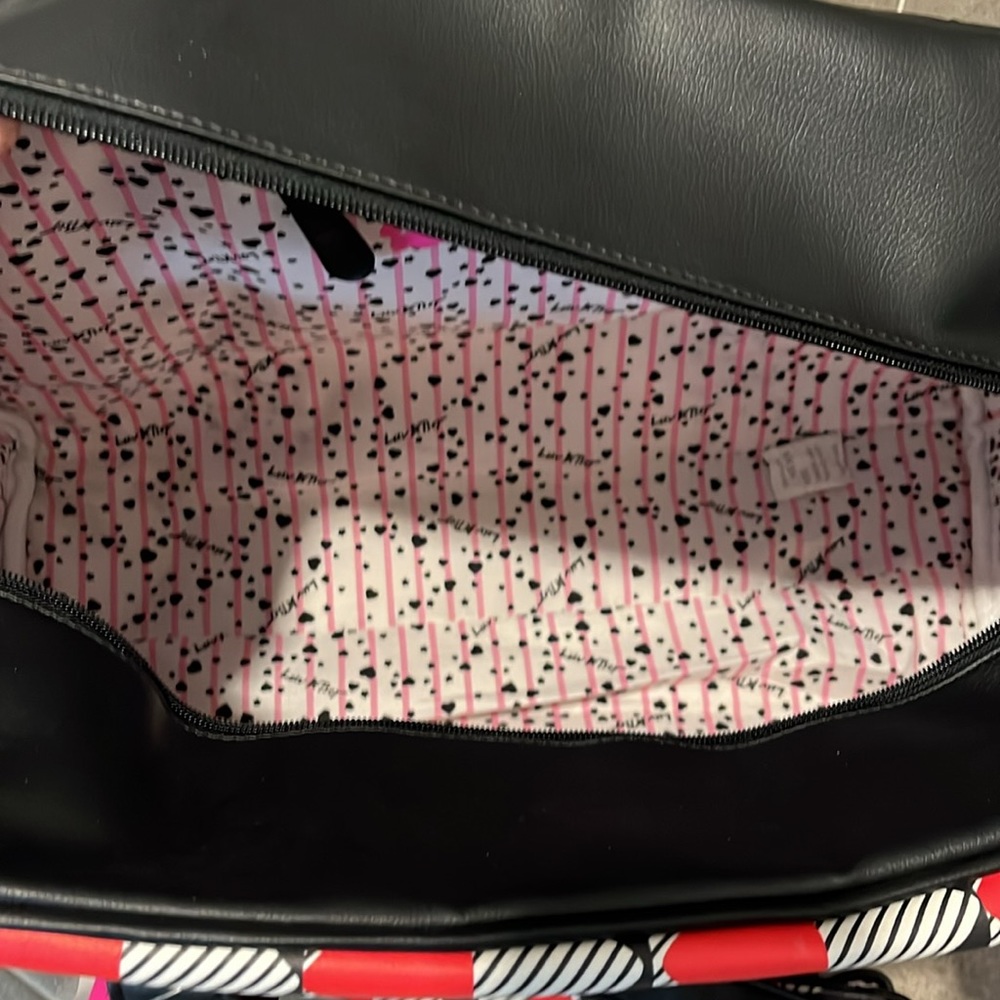 Betsey Johnson Weekender Bag + Wristlet Luv Betsey Travel Duffle Shoulder new - Picture 16 of 16